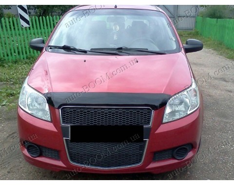 Дефлектор капота на Chevrolet Aveo 08-11 хетчбек 5дверей, темная (Sim)