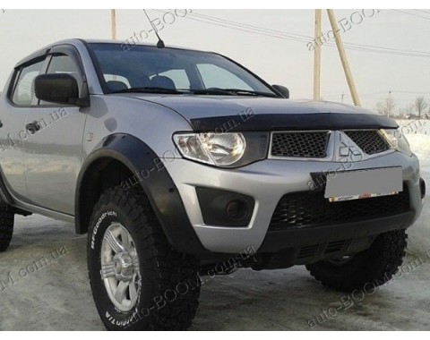Дефлектор капота на Mitsubishi L200 06- (Sim)