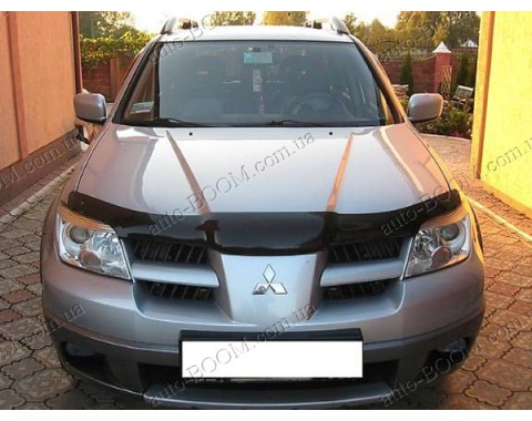 Дефлектор капота на Mitsubishi Outlander 01-06 (Sim)