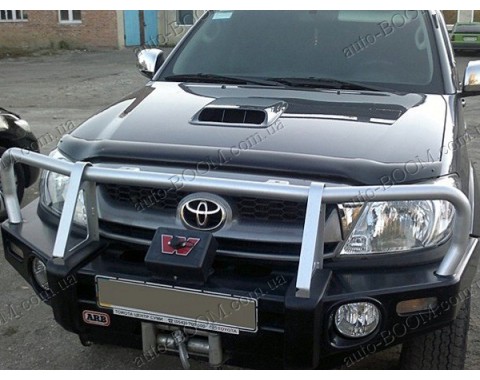 Дефлектор капота на Toyota Hilux 7 04-11 (Sim)