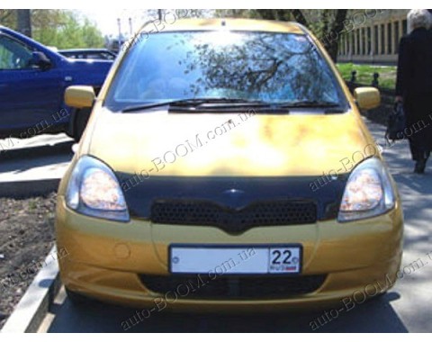 Дефлектор капота на Toyota Yaris 99-06 (Sim)