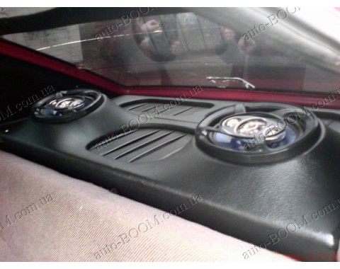 Акустическая полка на Opel Kadett 84-91 хетчбек черная, на фанере, пирамида, высокий подиум