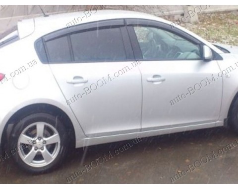 Дефлекторы окон на Chevrolet Cruze 11- хэтчбек (Cobra Tuning)