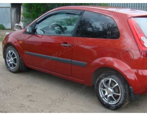 Дефлекторы окон на Ford Fiesta 5 01-08 3двери (Cobra Tuning)