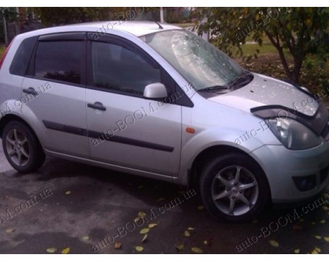 Дефлекторы окон на Ford Fiesta 5 01-08 5дверей (Cobra Tuning)