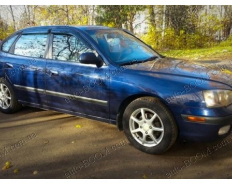 Дефлекторы окон на Hyundai Elantra 3 00-06 хэтчбек (Cobra Tuning)