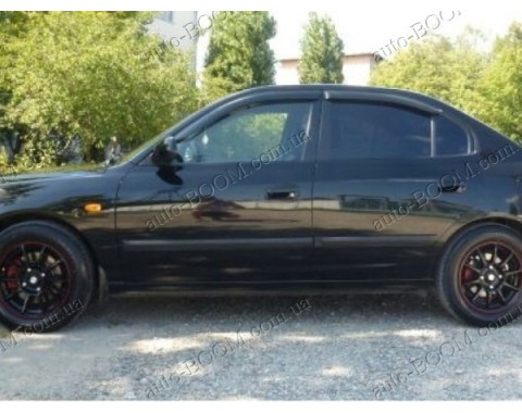 Дефлекторы окон на Hyundai Elantra 3 00-06 (Cobra Tuning)