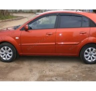 Дефлекторы окон на Kia Rio 05-11 хэтчбек 5дверей (Cobra Tuning)