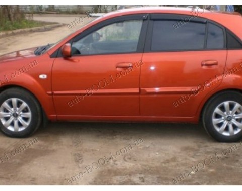 Дефлекторы окон на Kia Rio 05-11 хэтчбек 5дверей (Cobra Tuning)