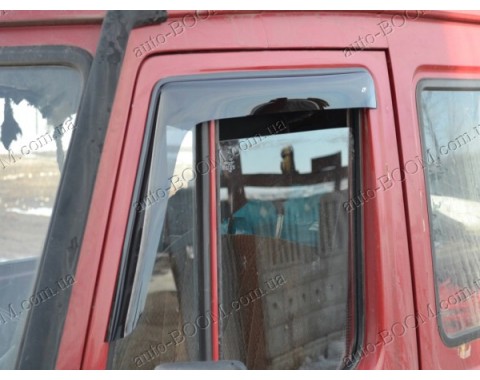 Дефлекторы окон на Mercedes T1 77-95 (Cobra Tuning)