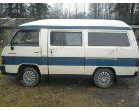 Дефлекторы окон на Mitsubishi L300 86-00 (Cobra Tuning)