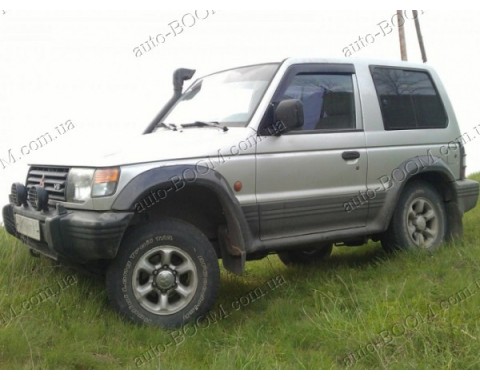 Дефлекторы окон на Mitsubishi Pajero 2 91-99 3двери (Cobra Tuning)