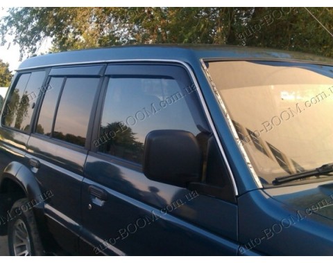 Дефлекторы окон на Mitsubishi Pajero 2 91-99 5дверей (Cobra Tuning)