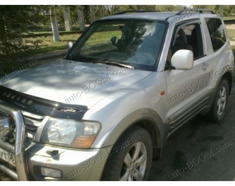 Дефлекторы окон на Mitsubishi Pajero 3 99-07 3двери (Cobra Tuning)