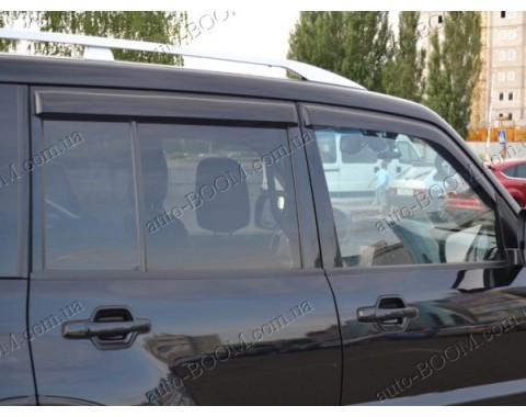 Дефлекторы окон на Mitsubishi Pajero 3 99-07 5дверей (Cobra Tuning)