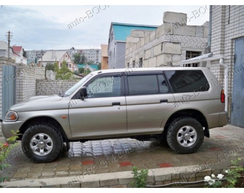 Дефлекторы окон на Mitsubishi Pajero Sport 98-09 (Cobra Tuning)