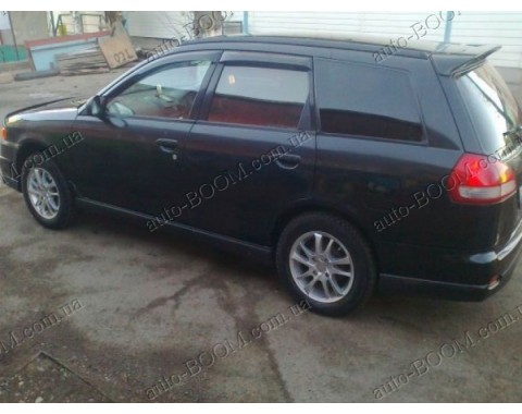 Дефлекторы окон на Nissan Wingroad 99-05 (Cobra Tuning)