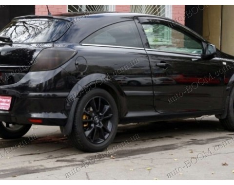 Дефлекторы окон на Opel Astra H 04- хэтчбек 3двери (Cobra Tuning)