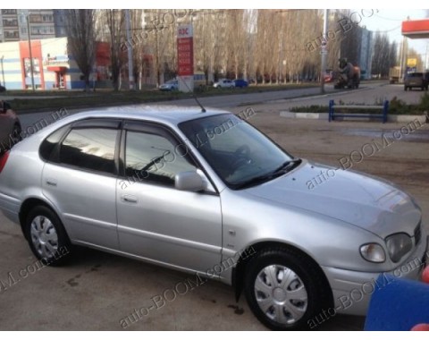 Дефлекторы окон на Toyota Corolla 8 95-02 хэтчбек (Cobra Tuning)