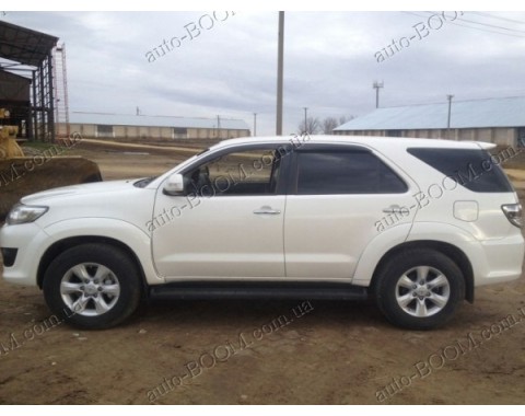 Дефлекторы окон на Toyota Fortuner 05- (Cobra Tuning)