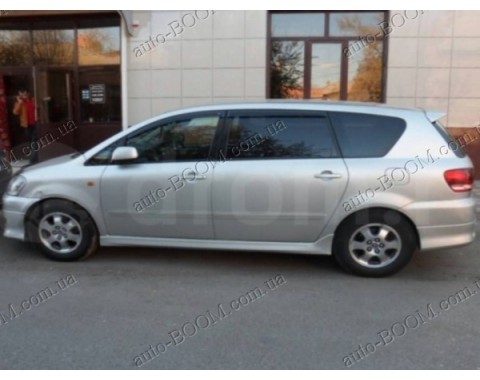 Дефлекторы окон на Toyota Ipsum 96-01 (Cobra Tuning)