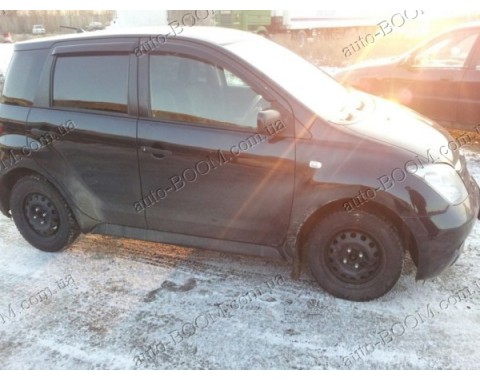 Дефлекторы окон на Toyota Ist 02-06 (Cobra Tuning)